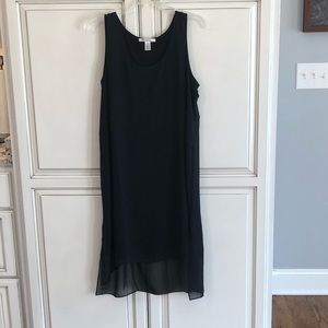 Black short sleeve casual dress.
